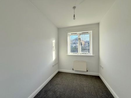 3 bedroom semi-detached house to rent - Photo 4