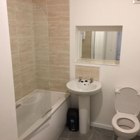 1 bedroom in a house share to rent - Photo 2