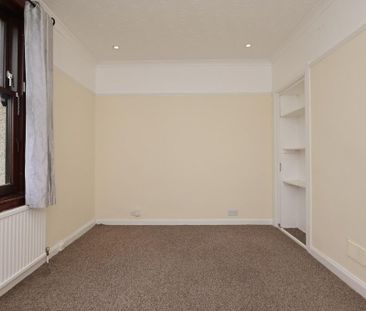 3 bedroom flat to rent - Photo 2