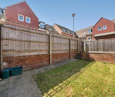 4 bedroom terraced house to rent - Photo 1