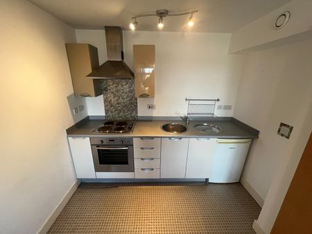 Studio Flat, Renolds House, M5 - Photo 4