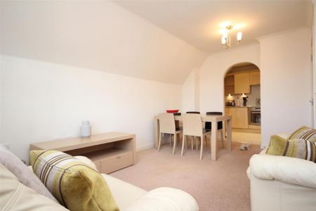 2 bedroom flat to rent - Photo 2