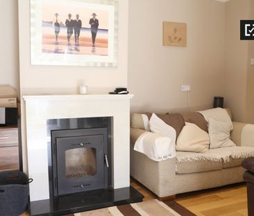 Room for rent in 3-bedroom house in Tymon North, Dublin - Photo 2