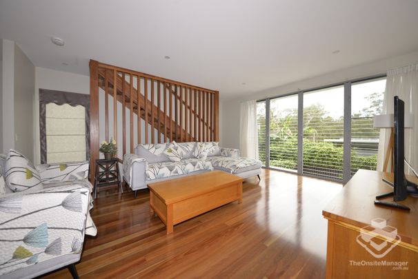 Luxurious home with splendid views - Photo 1