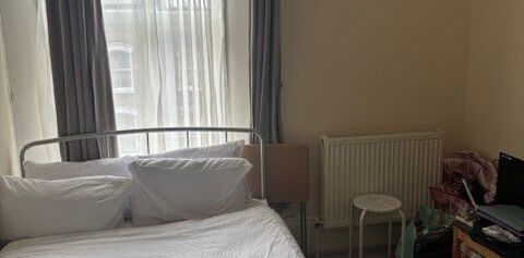 High Street - Photo 2