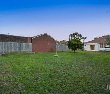 Charming Family Home in the Heart of 'Old Werribee' - Photo 3