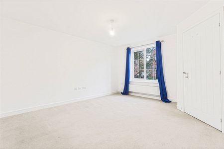 Modern three bedroom house on the Great Western Park Development. - Photo 3