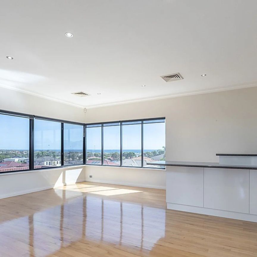 Magnificent 2-Storey Home - An Entertainer's Dream! - Photo 1