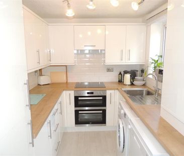 2 bedroom terraced house to rent - Photo 1