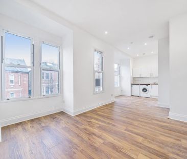 Semi detached house to rent - Photo 1