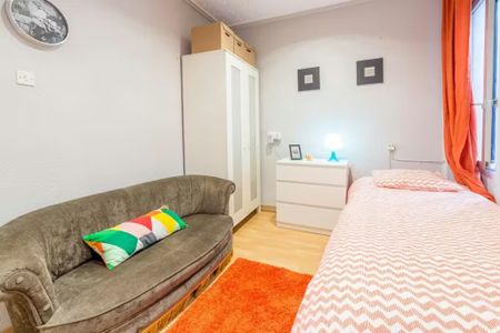 Calle Oriente, Valencia, Valencian Community 46006 - Photo 3