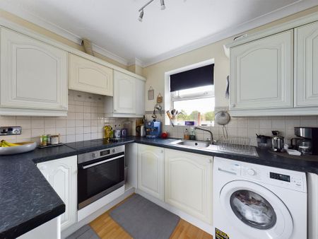 1 bedroom flat to rent - Photo 2