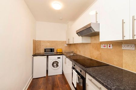 2 Bed Flat, Drummond Street, EH8 - Photo 3