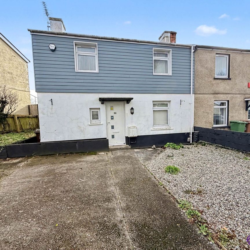 Greatlands Crescent, Plymouth - Photo 1