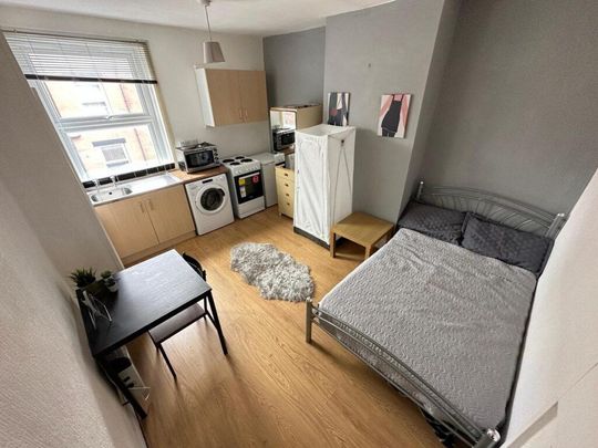 Studio to rent - Photo 1