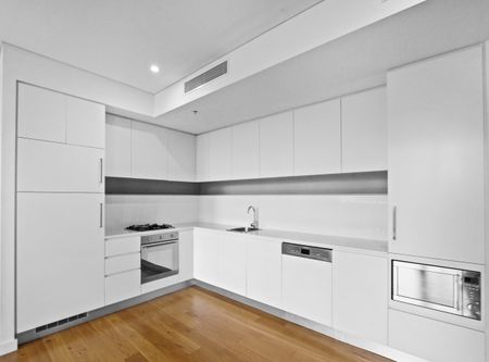 Spacious 1 Bedroom with Generous Sized Bedroom and Extra Large Parking! - Photo 2