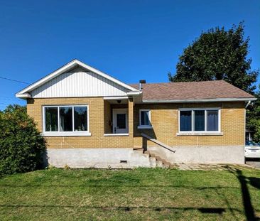 À louer — maison lumineuse avec une immense cour arrière à L’Île-Pe... - Photo 4