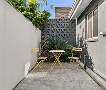 Renovated 1-Bedroom Granny Flat – Fully Furnished with Courtyard! - Photo 5