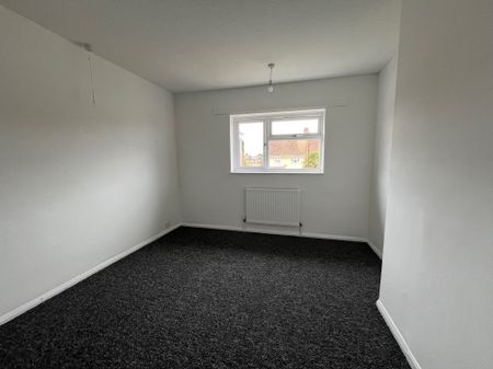 3 bed terraced house to rent in Victory Avenue, Peterborough, PE7 - Photo 2