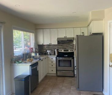 Detached Home For Lease | W9051238 - Photo 2