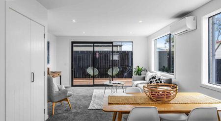 Stunning Townhouse - Photo 3