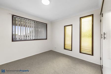 Refreshed Unit with Private Yard in Convenient Wilsonton Location - Photo 4