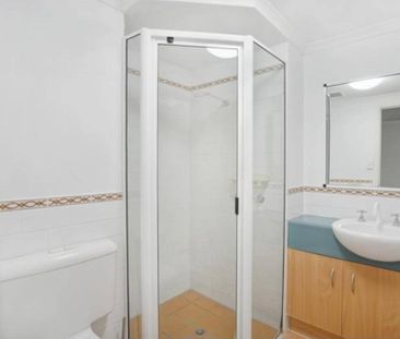 ONE BEDROOM APARTMENT - 10 min walk to Esplanade, Electricity included - Photo 2