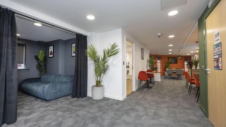 1 bedroom in a flat share to rent - Photo 2
