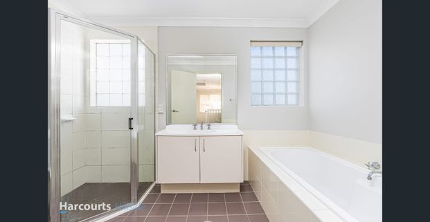 Family Home with community facilities. - Photo 1