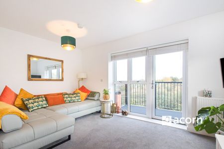 Flat to rent - Cresswell Road, Swanscombe, DA10 - Photo 2