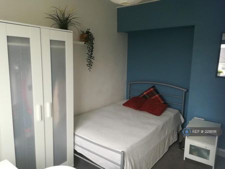 1 bedroom in a house share to rent - Photo 4