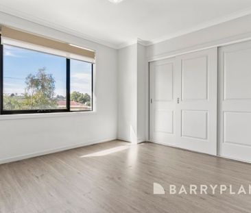 Charming & Convenient 2-Bedroom Townhouse - Photo 2