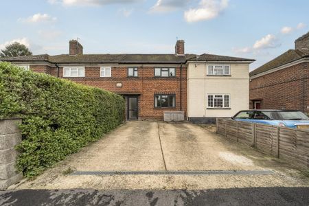 5 bedroom semi-detached house to rent - Photo 2