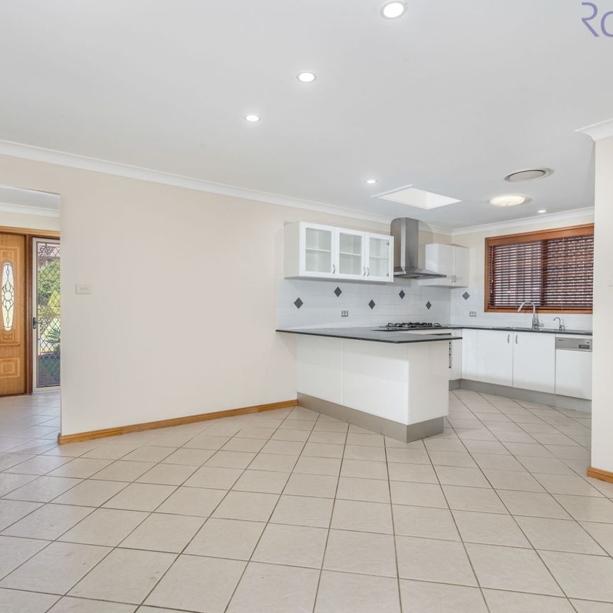 Large, air-conditioned four bedroom home, perfect for entertainers. - Photo 1