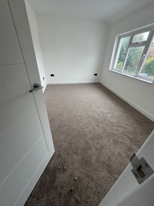 3 Bed Detached House, Long Lane, CR0 - Photo 1