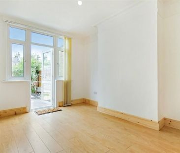 Room in a Shared House, East Road, E15 - Photo 3