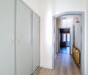 Appartement met 2 slaapkamers op goede loctaie! - Photo 1