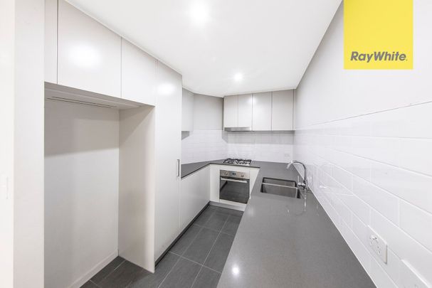 REFRESHED NORTH FACING MODERN TWO-BEDROOM APARTMENT WITH LEAFY AND PRIVATE ASPECT - Photo 1