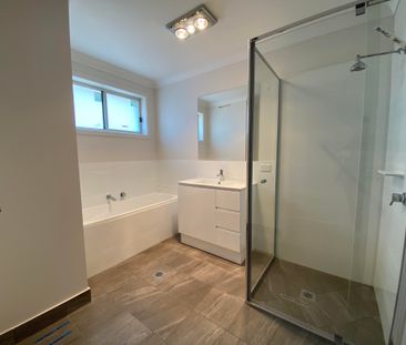 21 Royce Crescent, LAVINGTON NSW 2641 - Photo 5