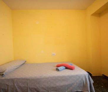 Single Bed in 4-bedroom apartment for rent in Sant Antoni - Photo 3