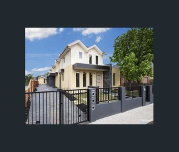 Stunning Unit in Unbeatable Location! - Photo 4