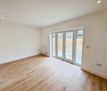 Turnpike Close, Runfold, Farnham, Hampshire, GU10 - Photo 1