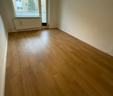 Frisch renovierte 2 Zimmer-Wohung mit Balkon, Tageslichtbad mit Wan... - Foto 2