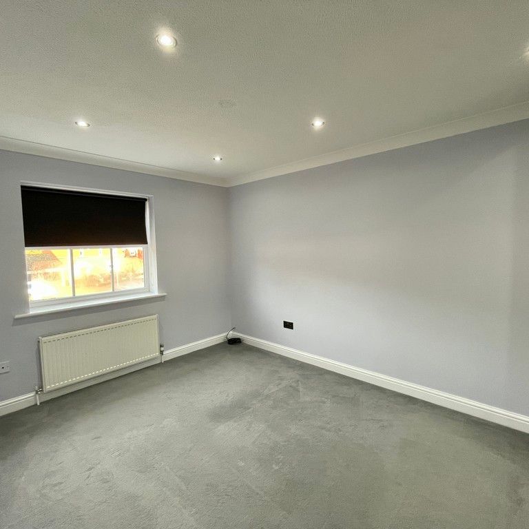 4 bedroom Detached House to let - Photo 1