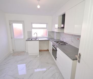 4 Bed Terraced House, Outram Road, E6 - Photo 6