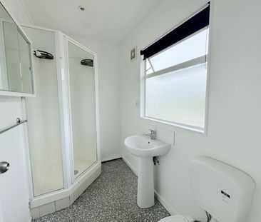 One-Bedroom Apartment with Parking in Mt Wellington - Photo 5