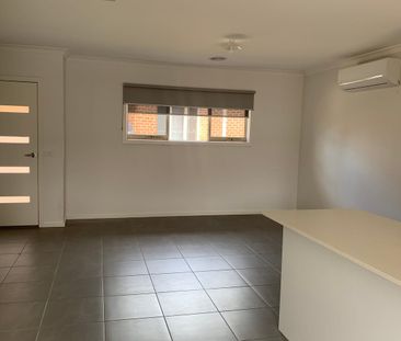 Low maintenance 2 Bedroom Home in Bell Park! - Photo 1