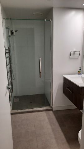 Inner City Living! - Photo 2