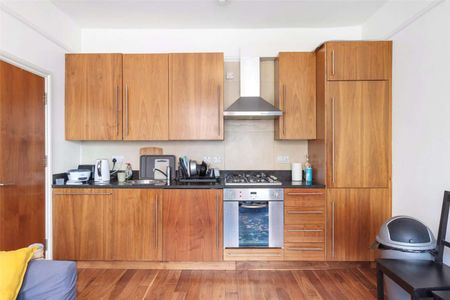 A modern top floor, two bedroom apartment in a well maintained terraced building. - Photo 2