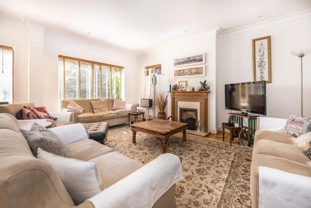 5 bedroom detached house to rent - Photo 2